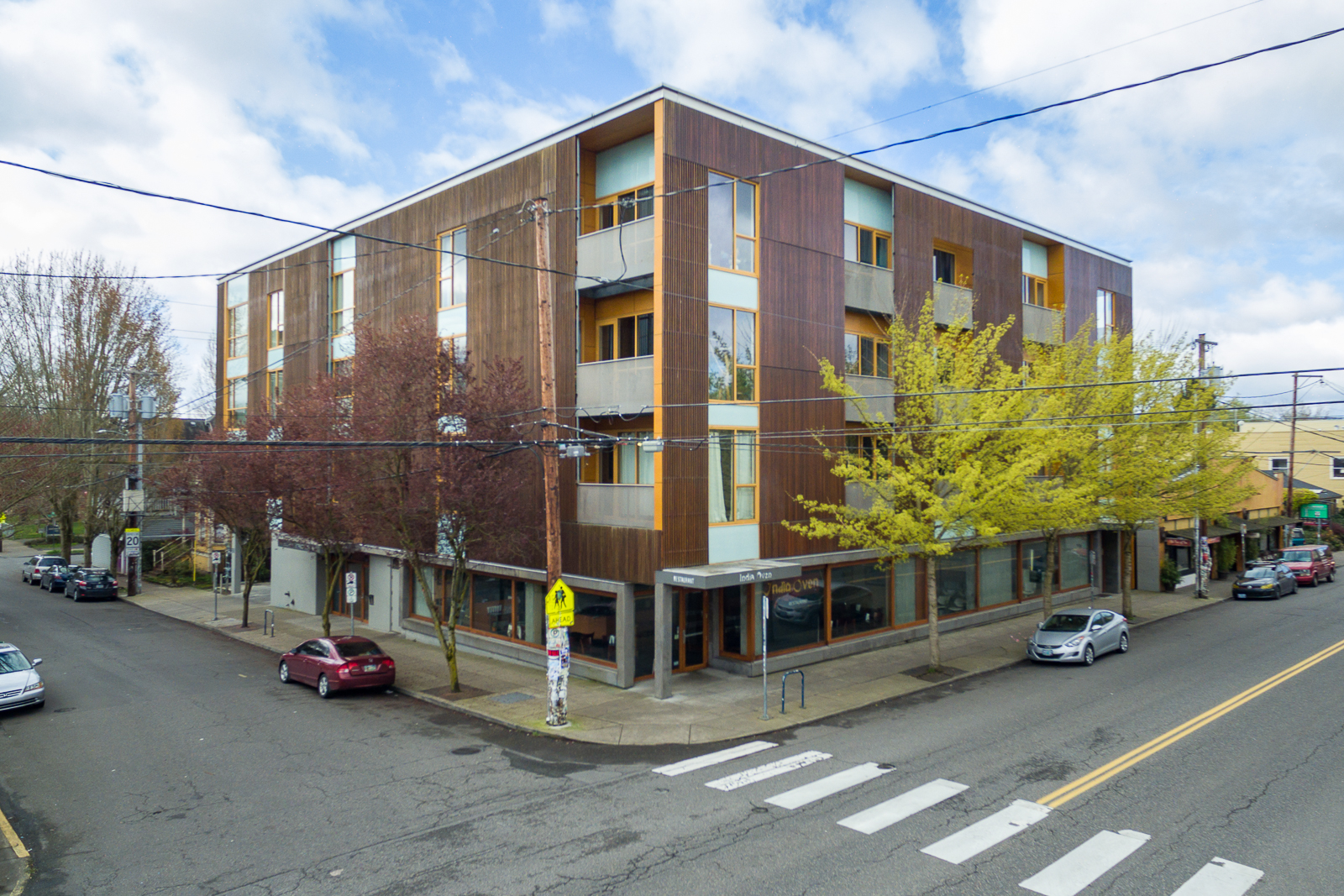 BELMONT CONDO IN THE HEART OF SE PORTLAND Living Room Realty