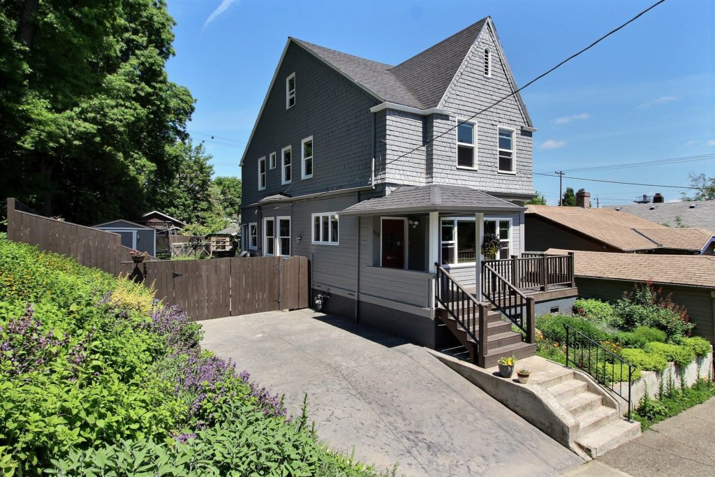 Just Listed LAIR HILL VICTORIAN IN THE HEART OF THE CITY Living Room