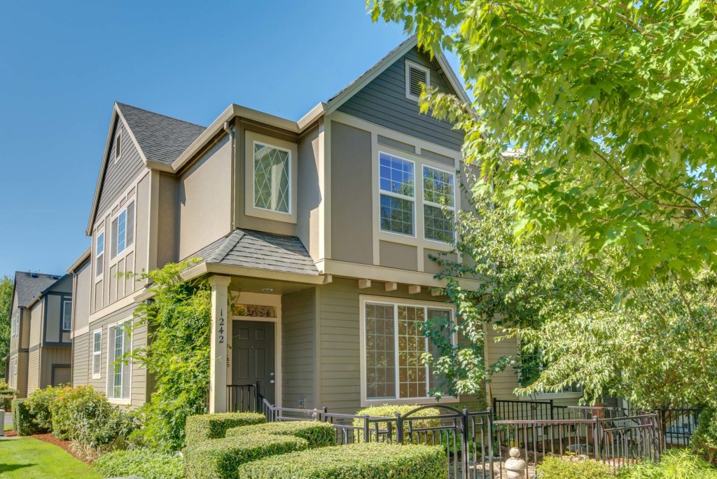 Arbor Roses Move In Ready Living Room Realty