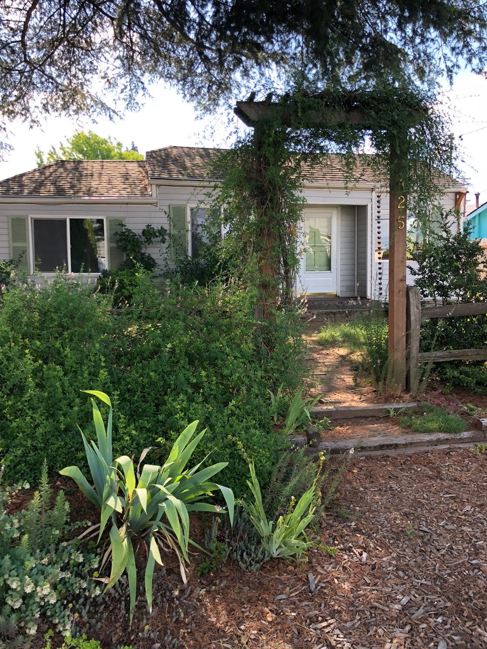 It's Kismet Living Room Realty