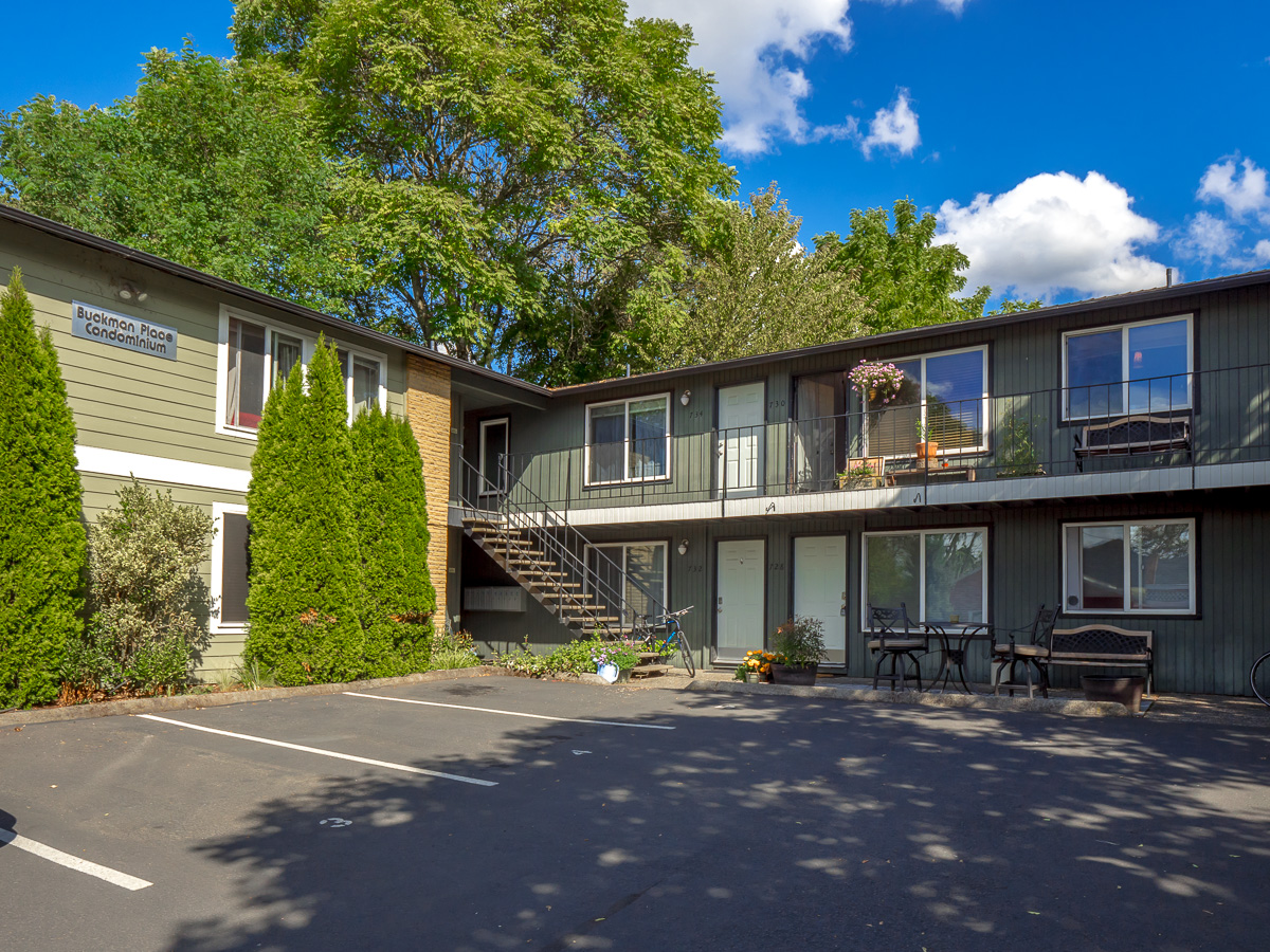 Just Listed! Darling Condo in Prime Buckman Location