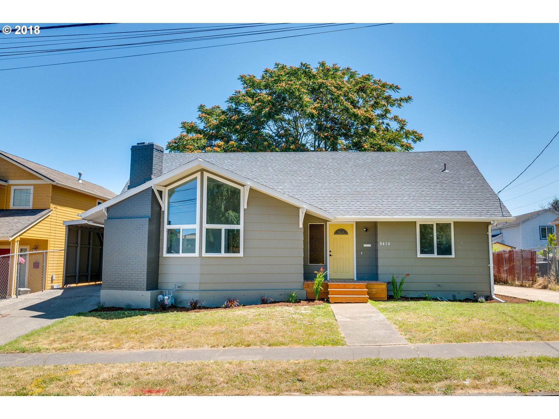 New Family in Kenton! Living Room Realty