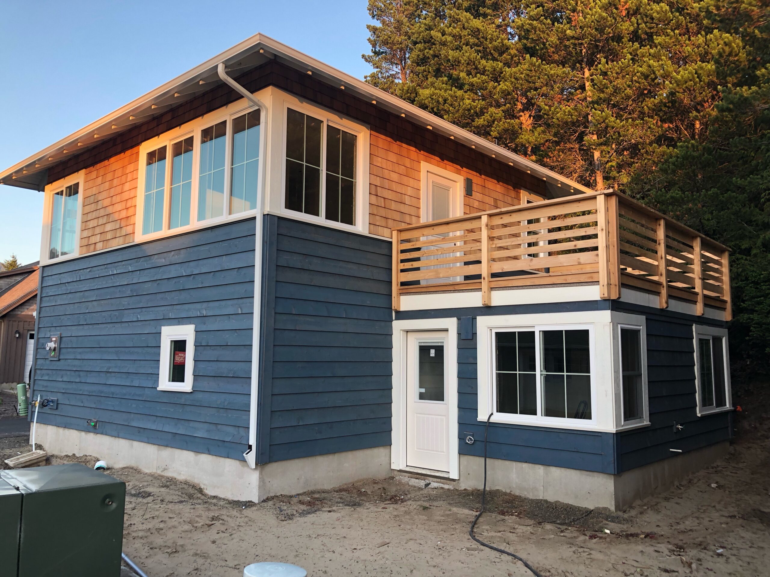 New 2 Level Manzanita Cottage + Garage