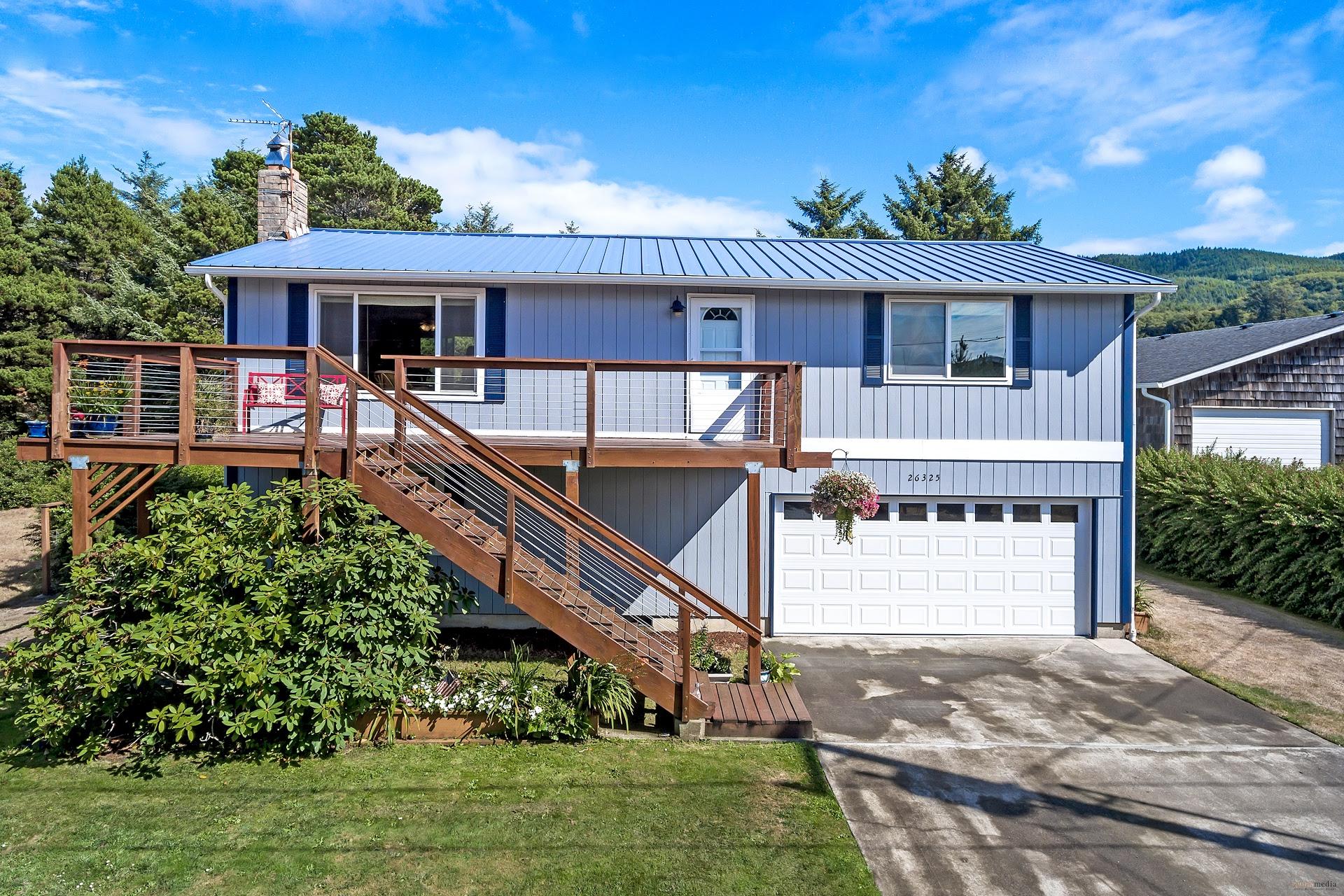 2 Level Modern Nedonna Beach Home Living Room Realty Manzanita Real