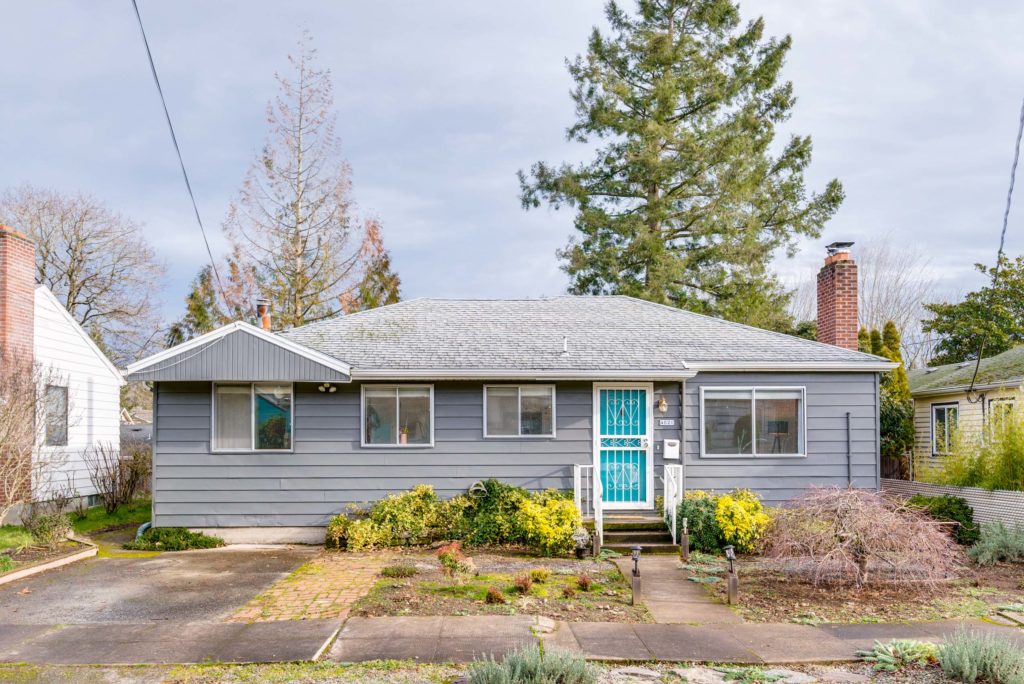 Just Listed Delightful CrestonKenilworth Home Living Room Realty