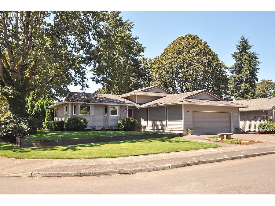 Sold Great Buy in Gladstone Living Room Realty