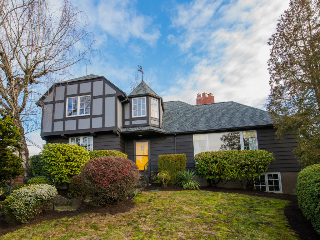 Just Sold Hip Tudor on Alameda Ridge Living Room Realty