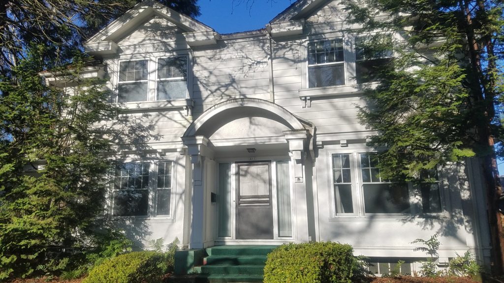 Exciting find in Portland's Laurelhurst Neighborhood! Living Room Realty