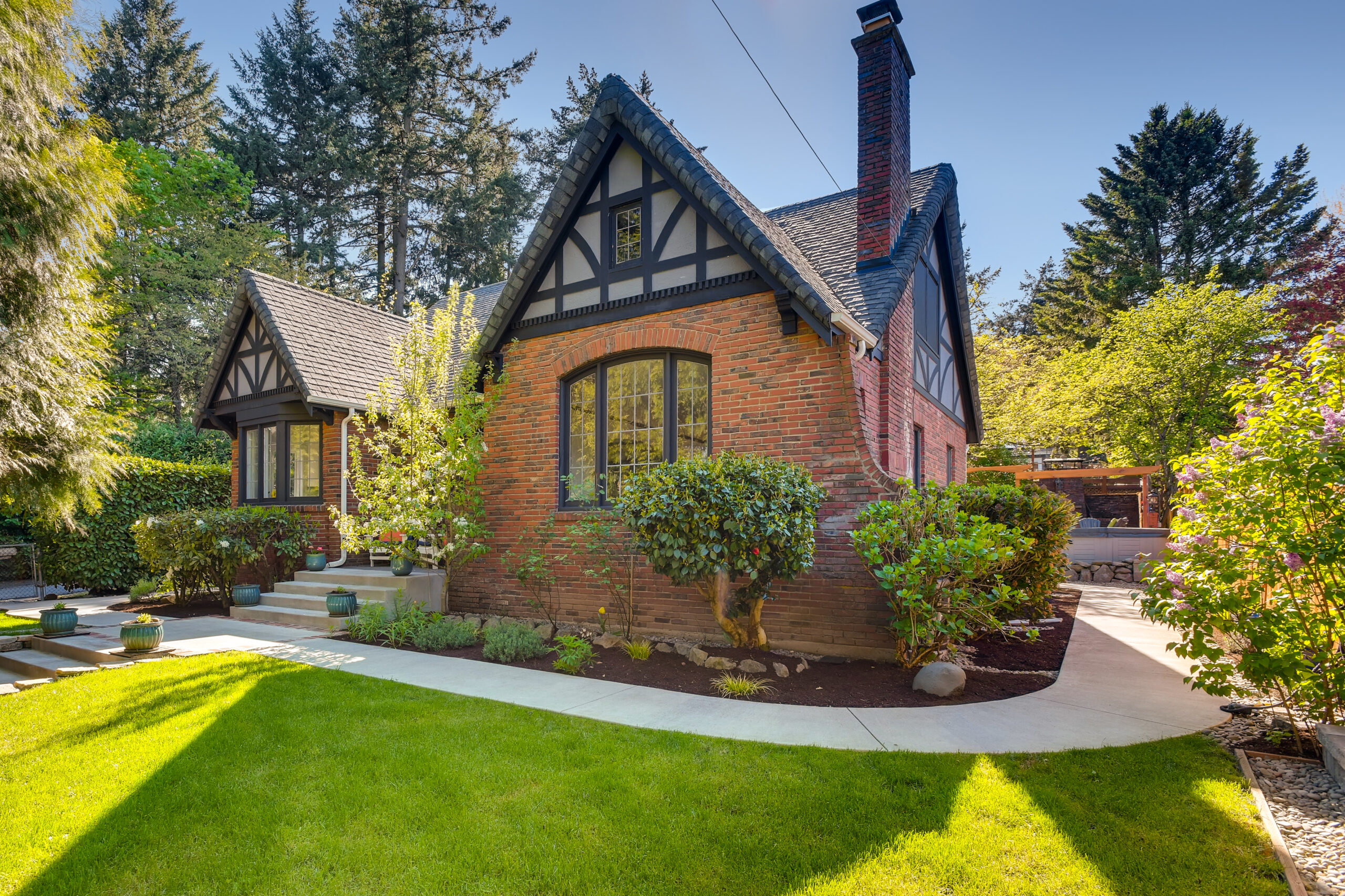 Lovingly Updated Tudor in Multnomah Village