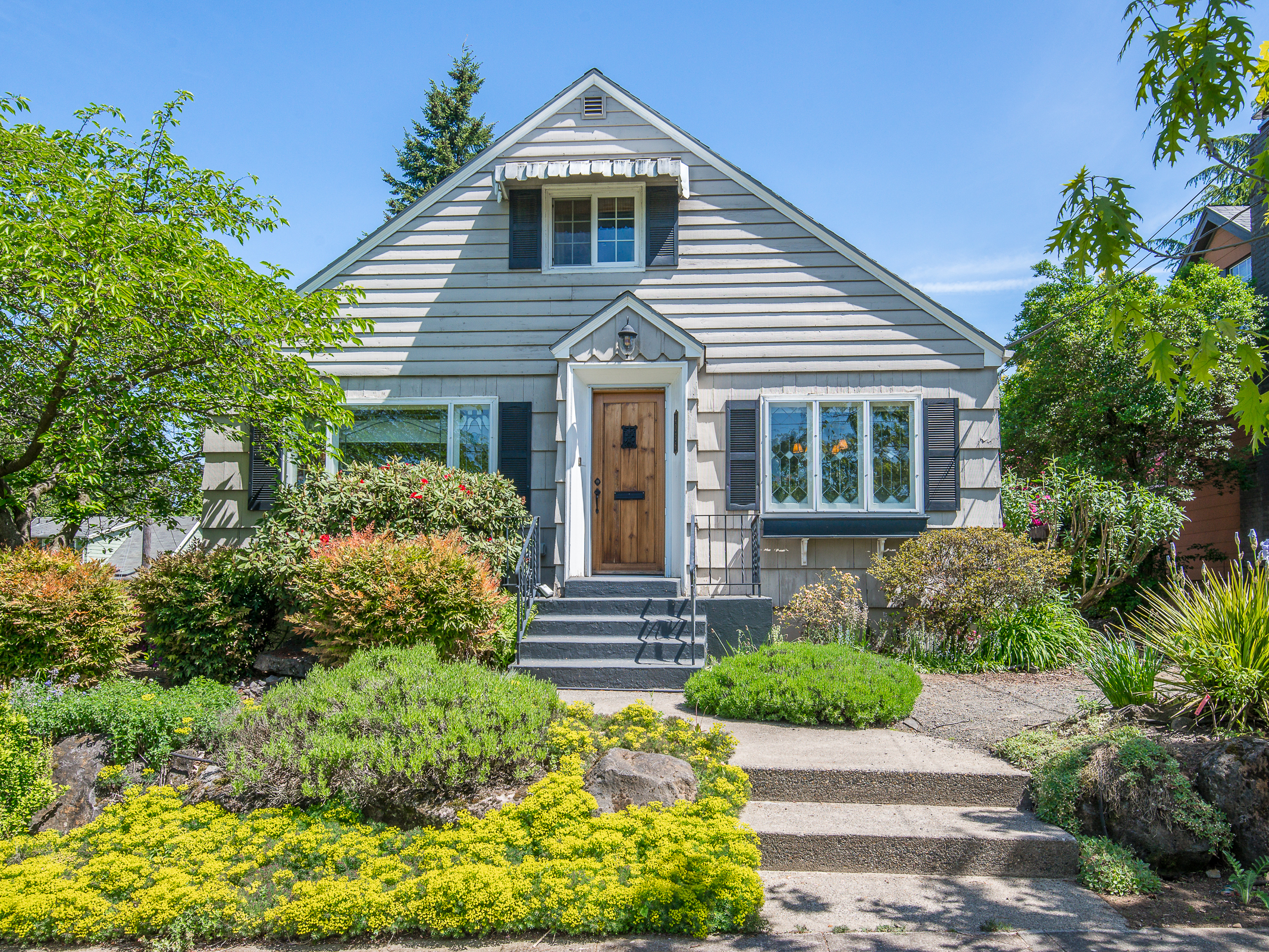 Garden Hideaway Loaded with Versatility!