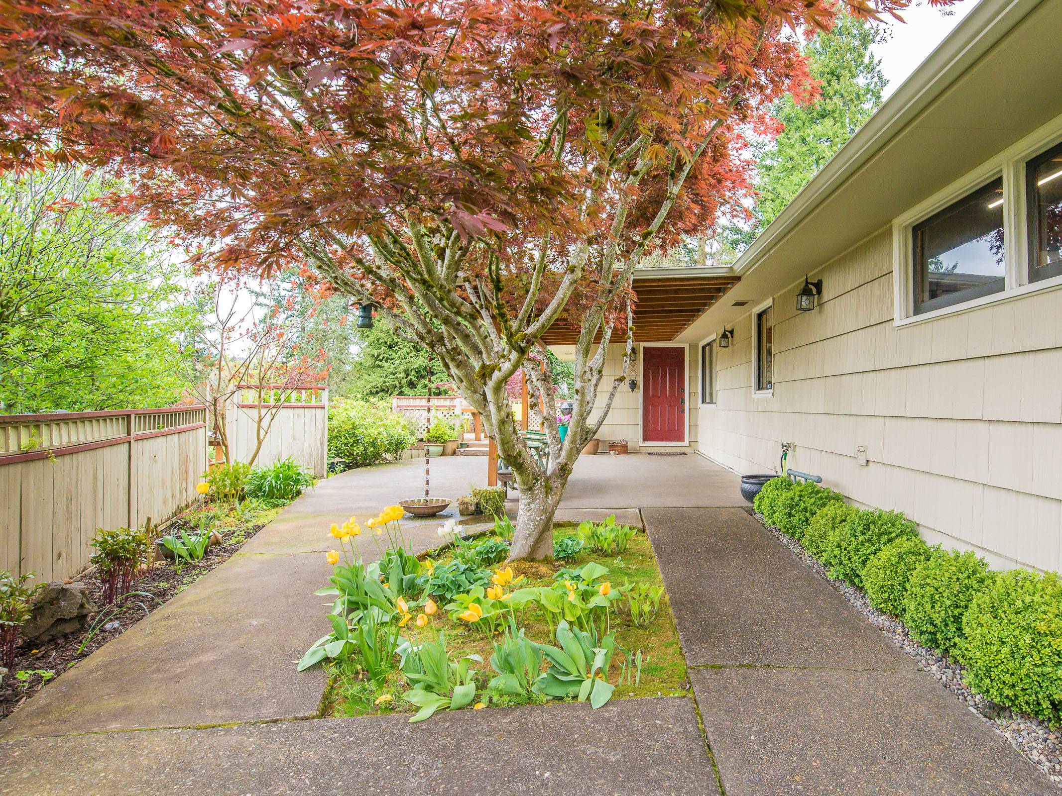 Just Listed! Marvelous Milwaukie Midcentury with Separate Apartment!