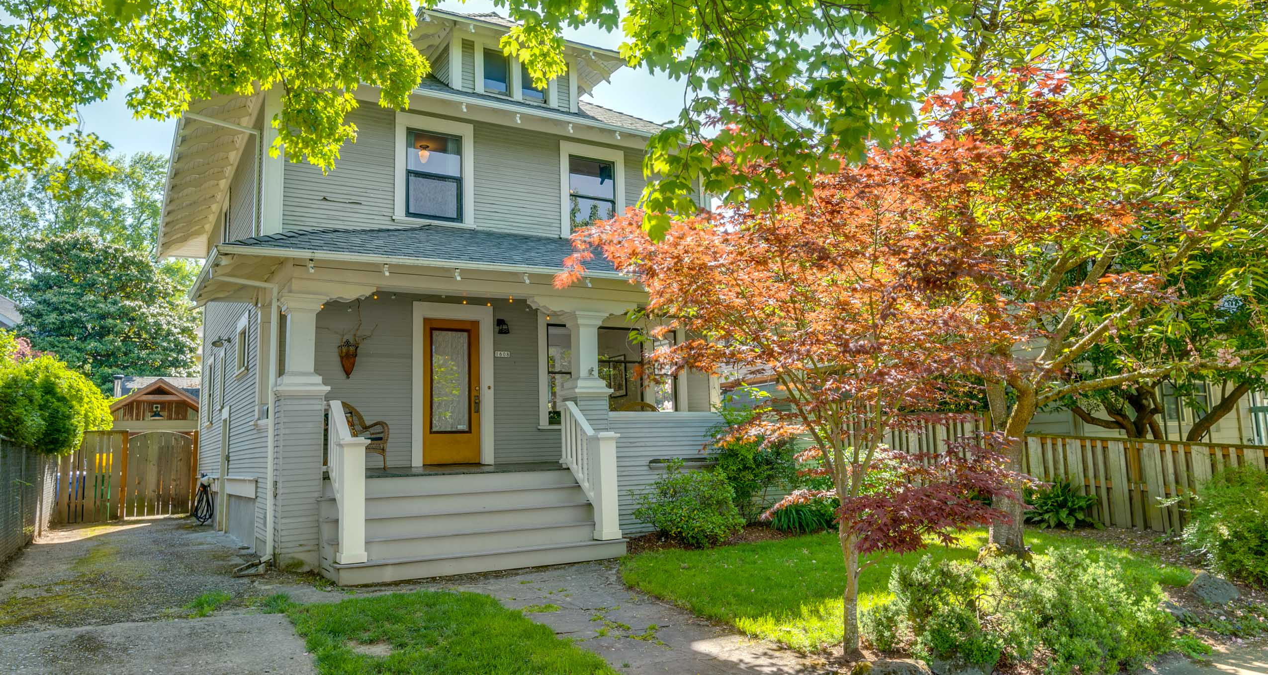 Just Listed: Middle Hawthorne Foursquare