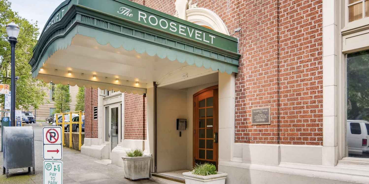 Just Listed Historic Roosevelt Condo Studio! Living Room Realty