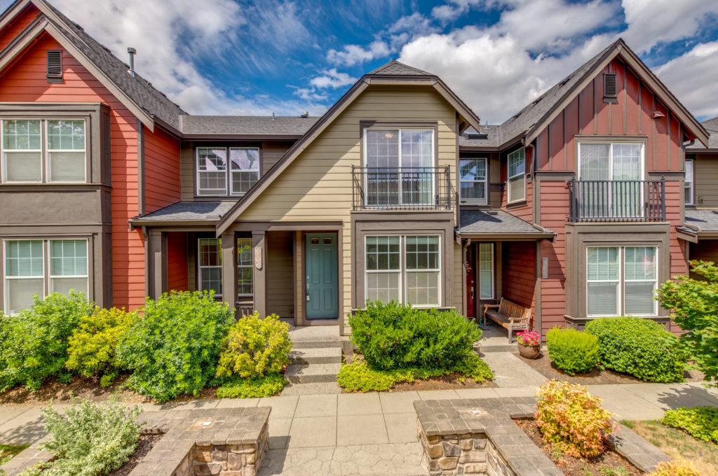 Stonewater Stunner Opportunity in Hillsboro Living Room Realty