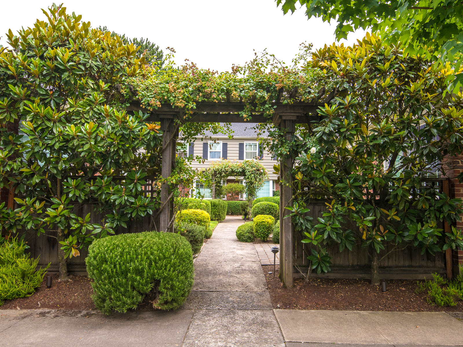 Delghtful Westmoreland garden walkup Living Room Realty