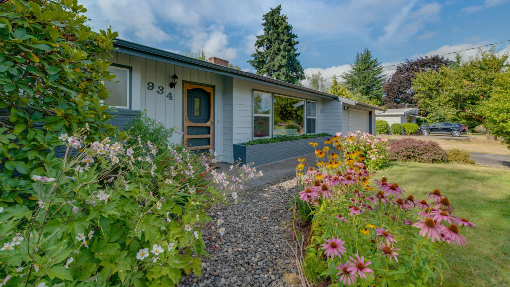 MidCentury Ranch Off Jackson School Road Living Room Realty