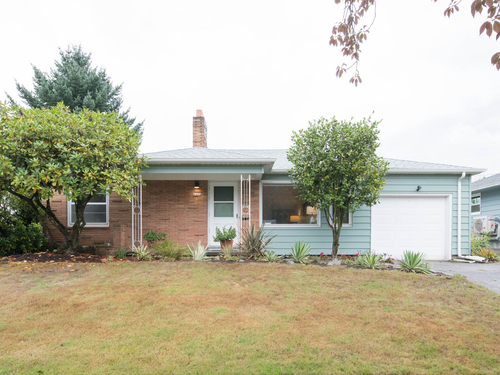 Mid-Century Ranch in Cully is Elevated by a Perfect Blend of Updates + Restoration