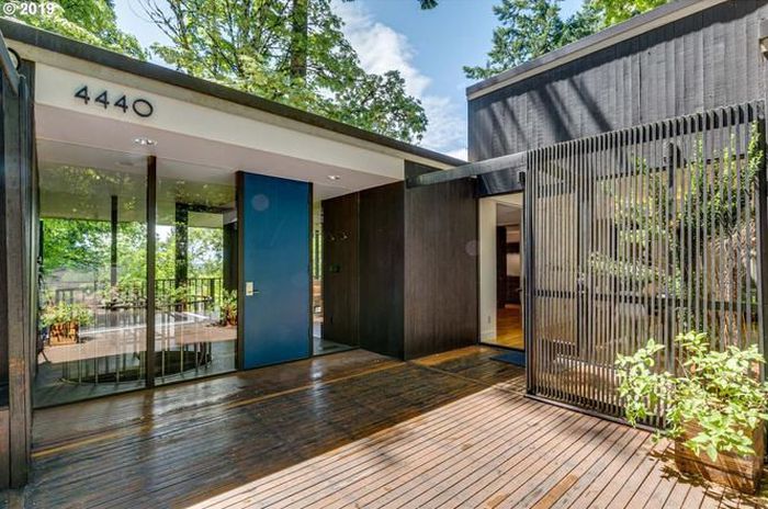 5 Compact Homes for Sale at  $1 Million