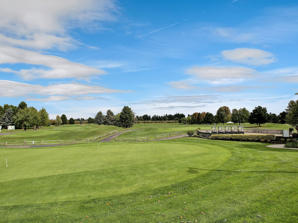Golf Course Living in Woodburn Living Room Realty