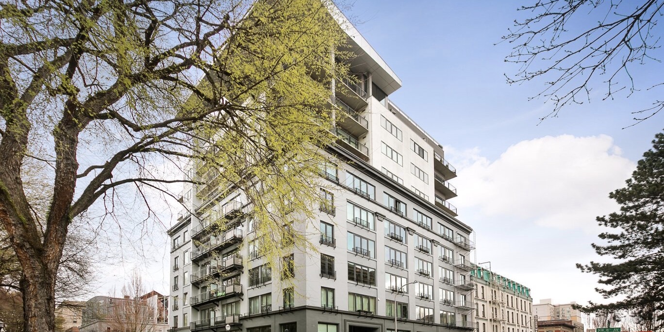 Stunning Condo at the Door of the Pearl District