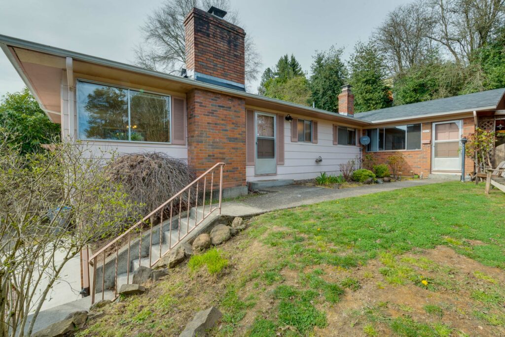 MidMod DuplexSW Portland Living Room Realty