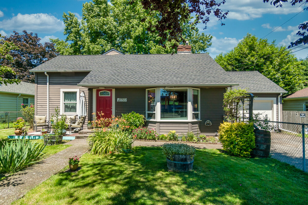 Just Listed | Stylish Parkrose Home on Large Lot!
