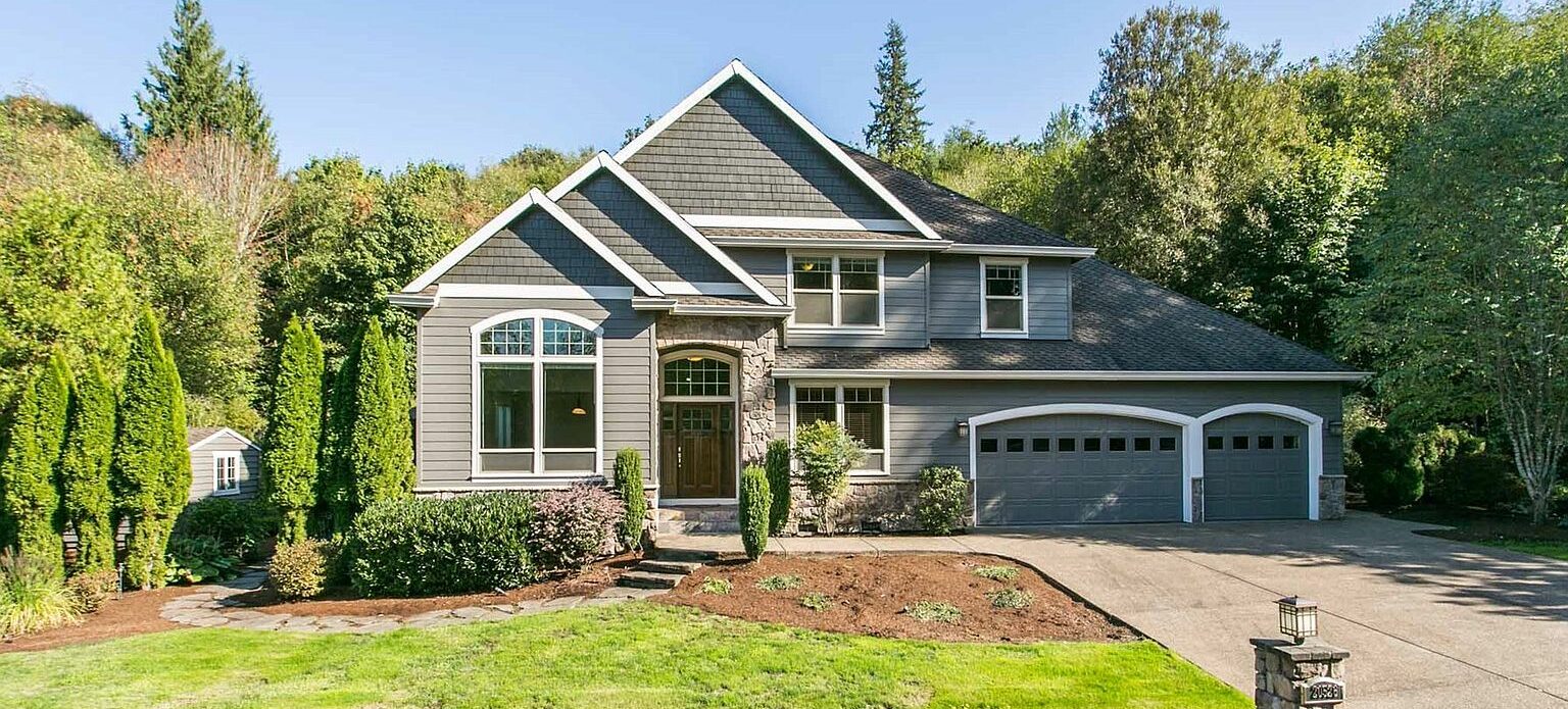 Pending in Oregon City! Lakeside Luxury