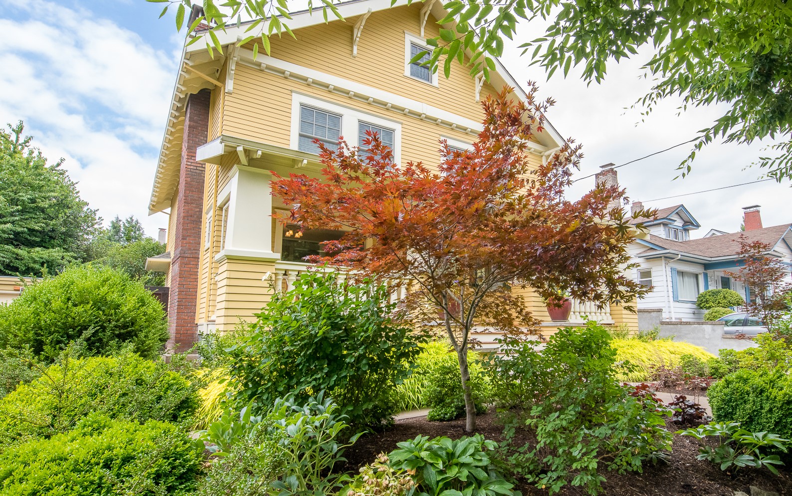 Historic Irvington Gem Living Room Realty