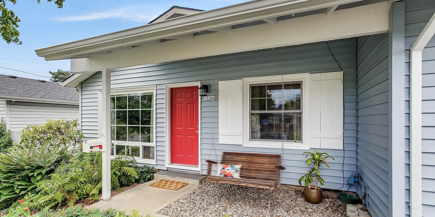 Cozy Home with Secret Gardens in North Portland