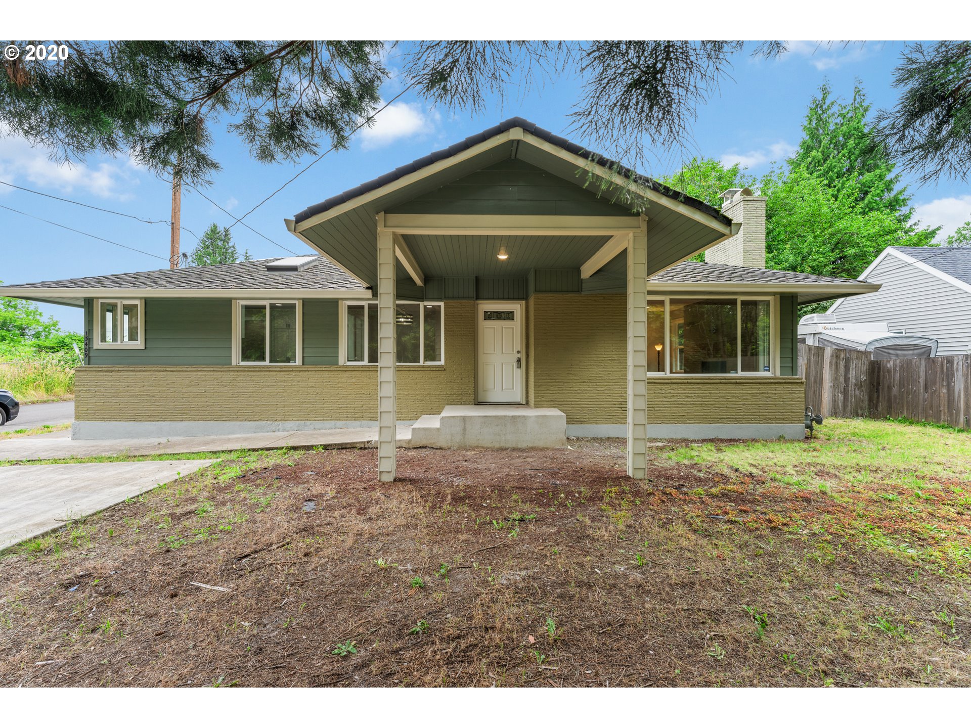 13409 SE Harold St SOLD Living Room Realty