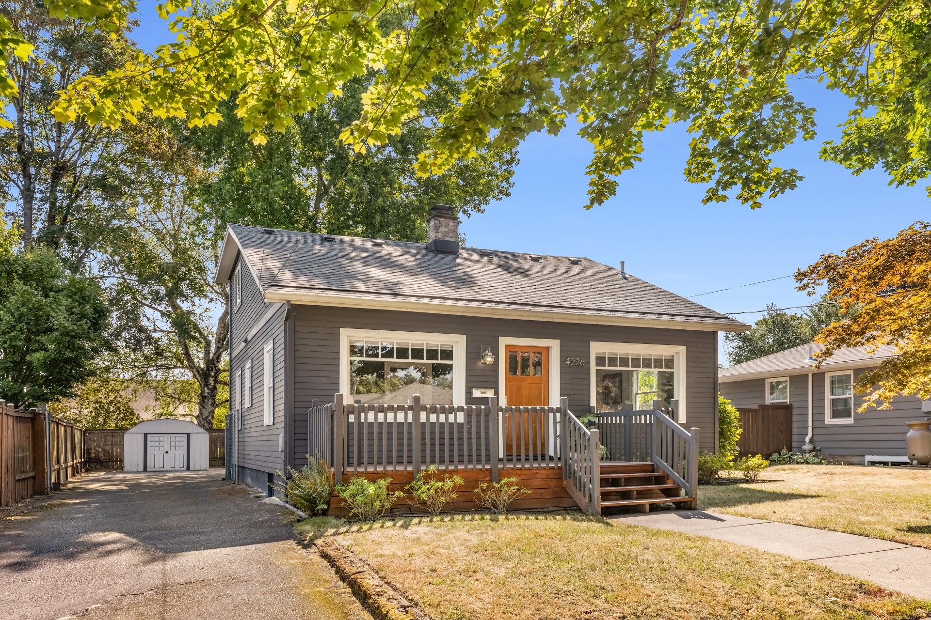 Cute Roseway Bungalow