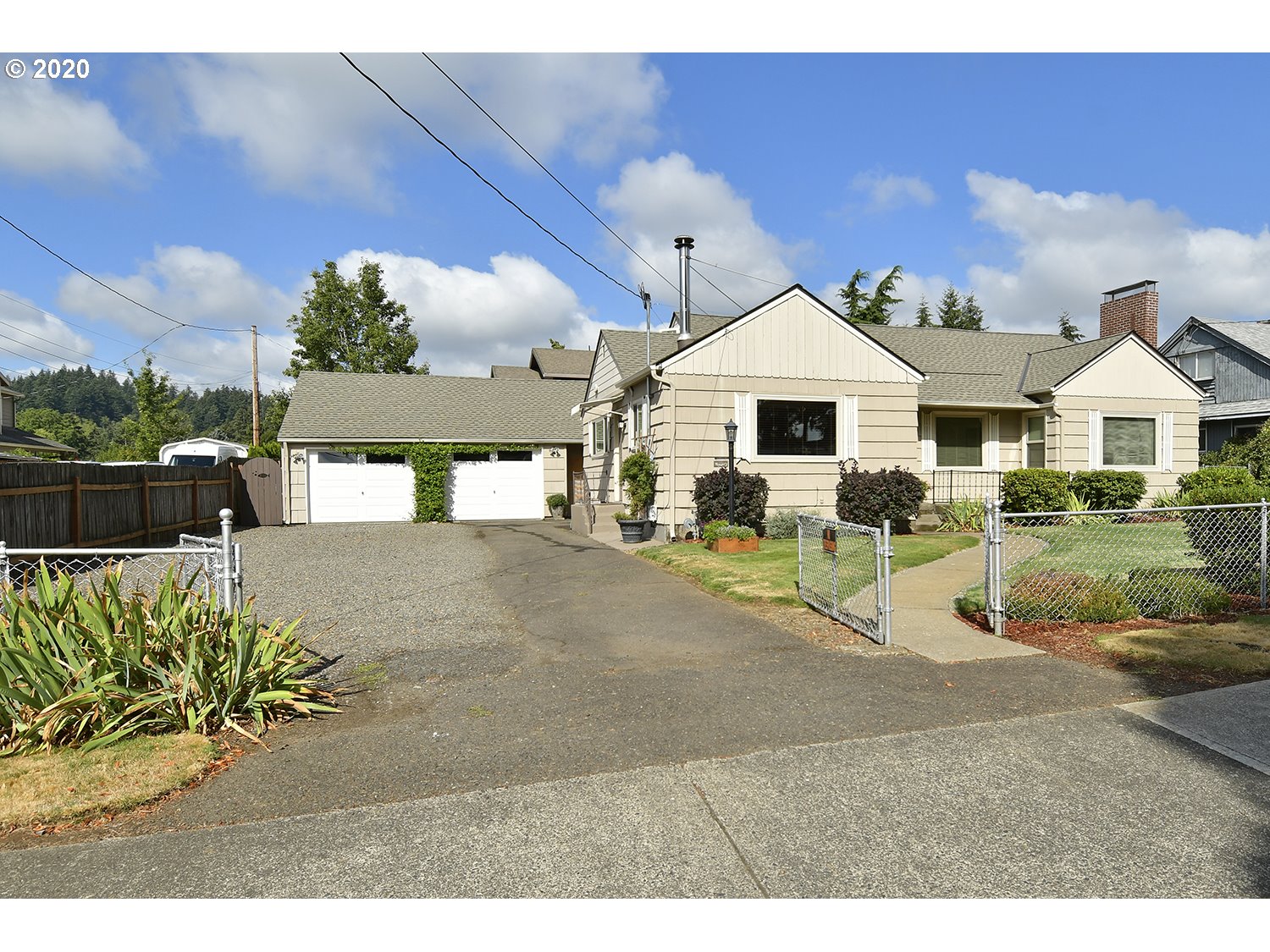 can-you-still-buy-a-house-in-portland-for-under-350k-living-room