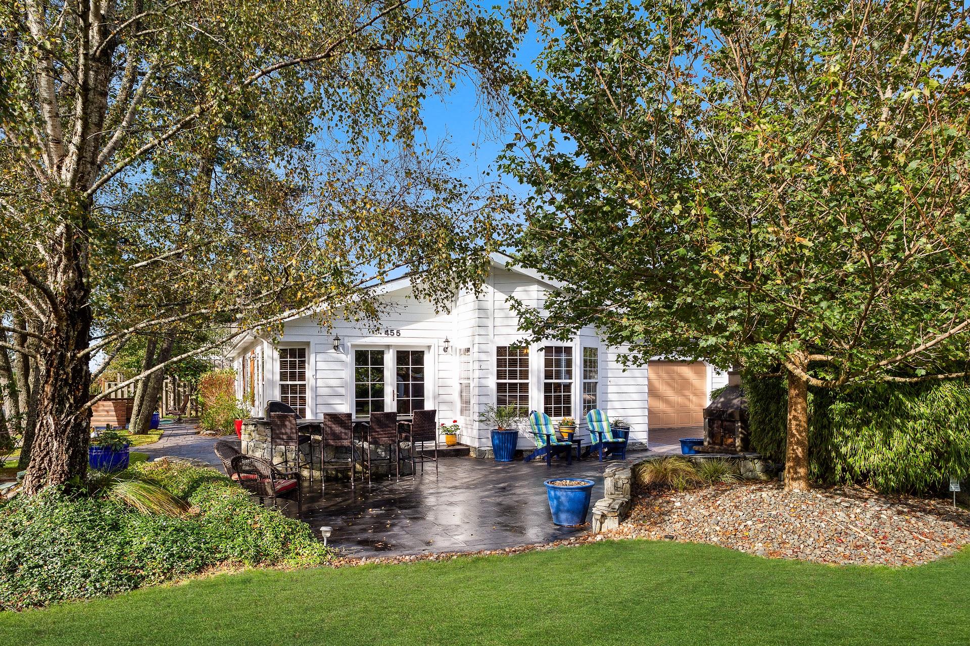 Manzanita home sings after an interior renovation Living Room Realty