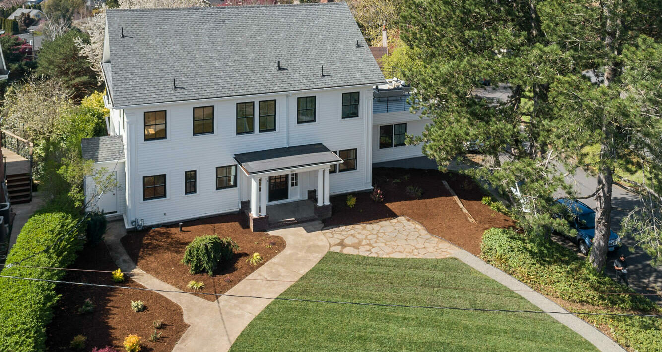 ALAMEDA RIDGE RENOVATION! Living Room Realty