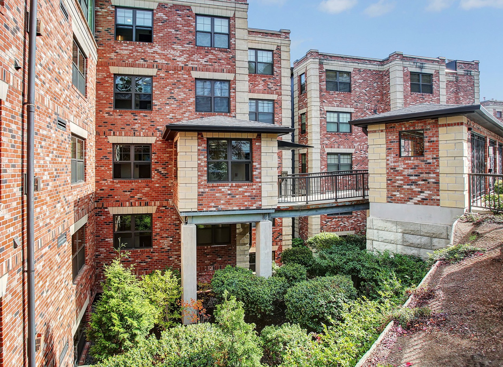 Just Sold! Stunning Nob Hill Condo just steps from NW 23rd! Living