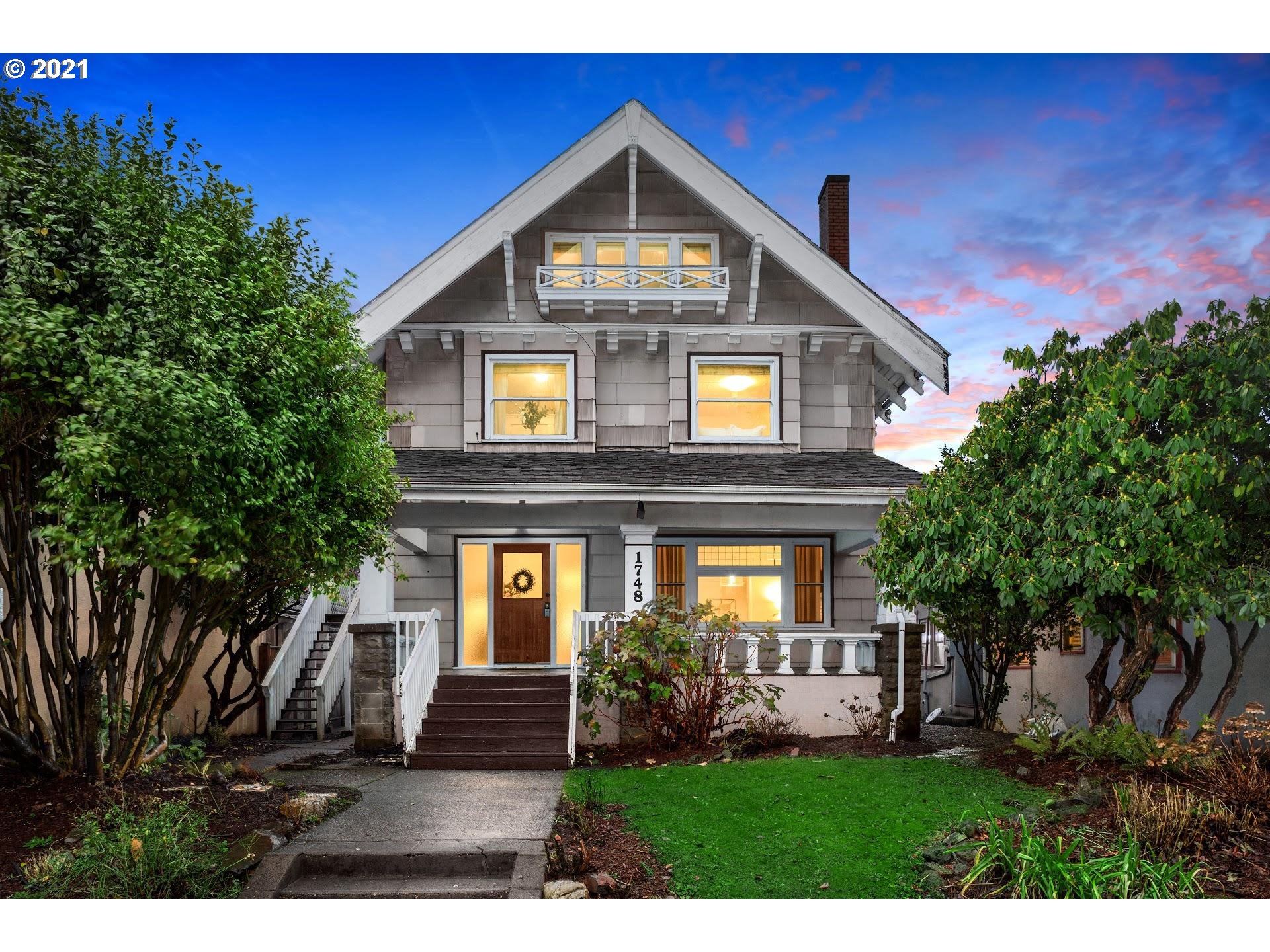 JUST SOLD! Generating Ladd's Addition Craftsman Living Room Realty