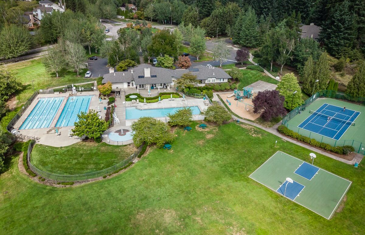 Welcome Home to Murrayhill! - Living Room Realty