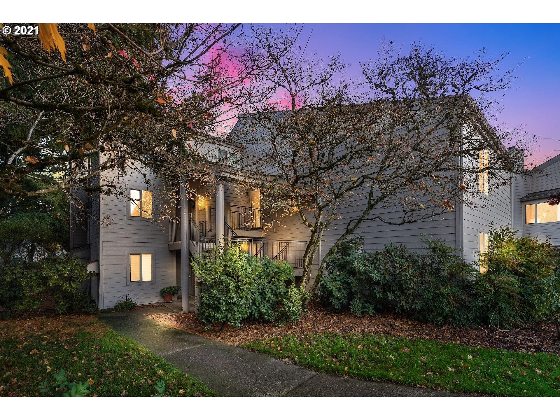 JUST LISTED! Bright, Spacious Contemporary Condo In Beaverton!