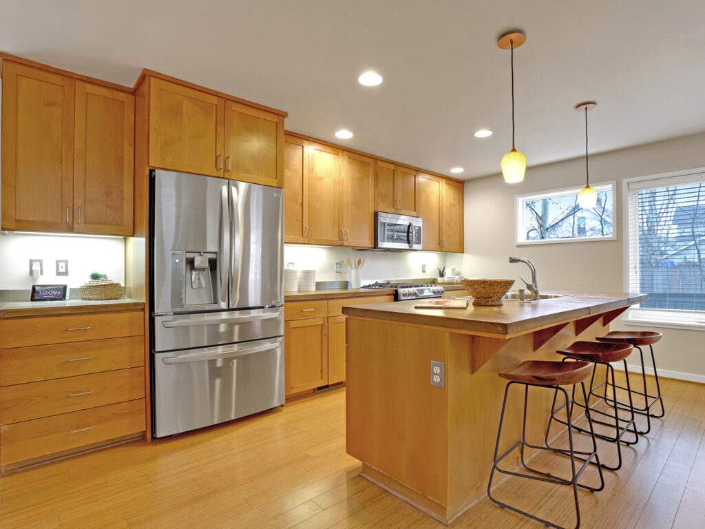 Cook's Kitchen with Breakfast Bar