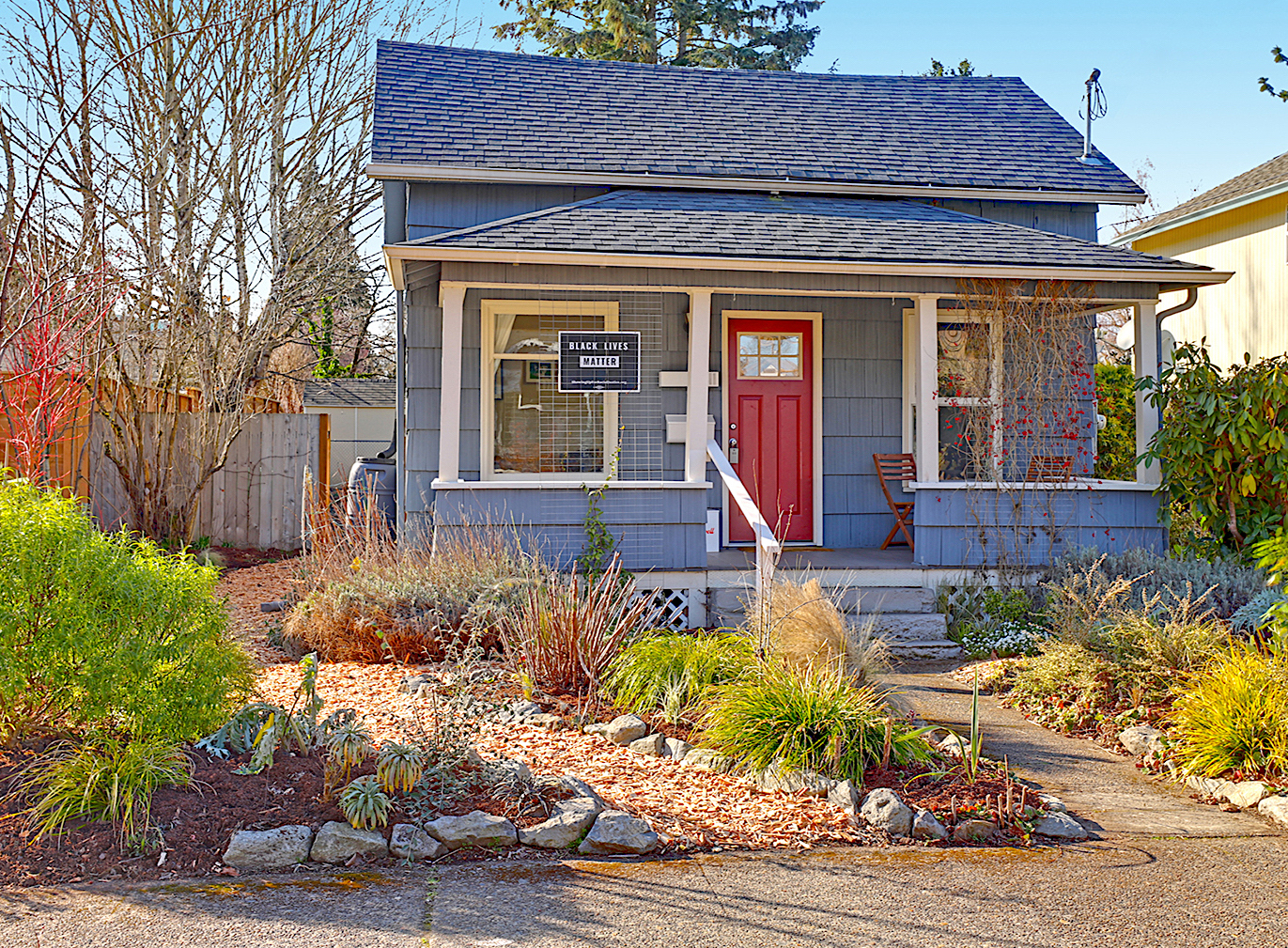 Adorable SE Bungalow