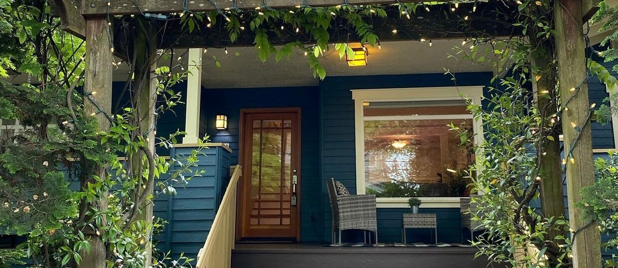 Just Listed! Lovely Home in Historic Ladd's Addition! Living Room Realty