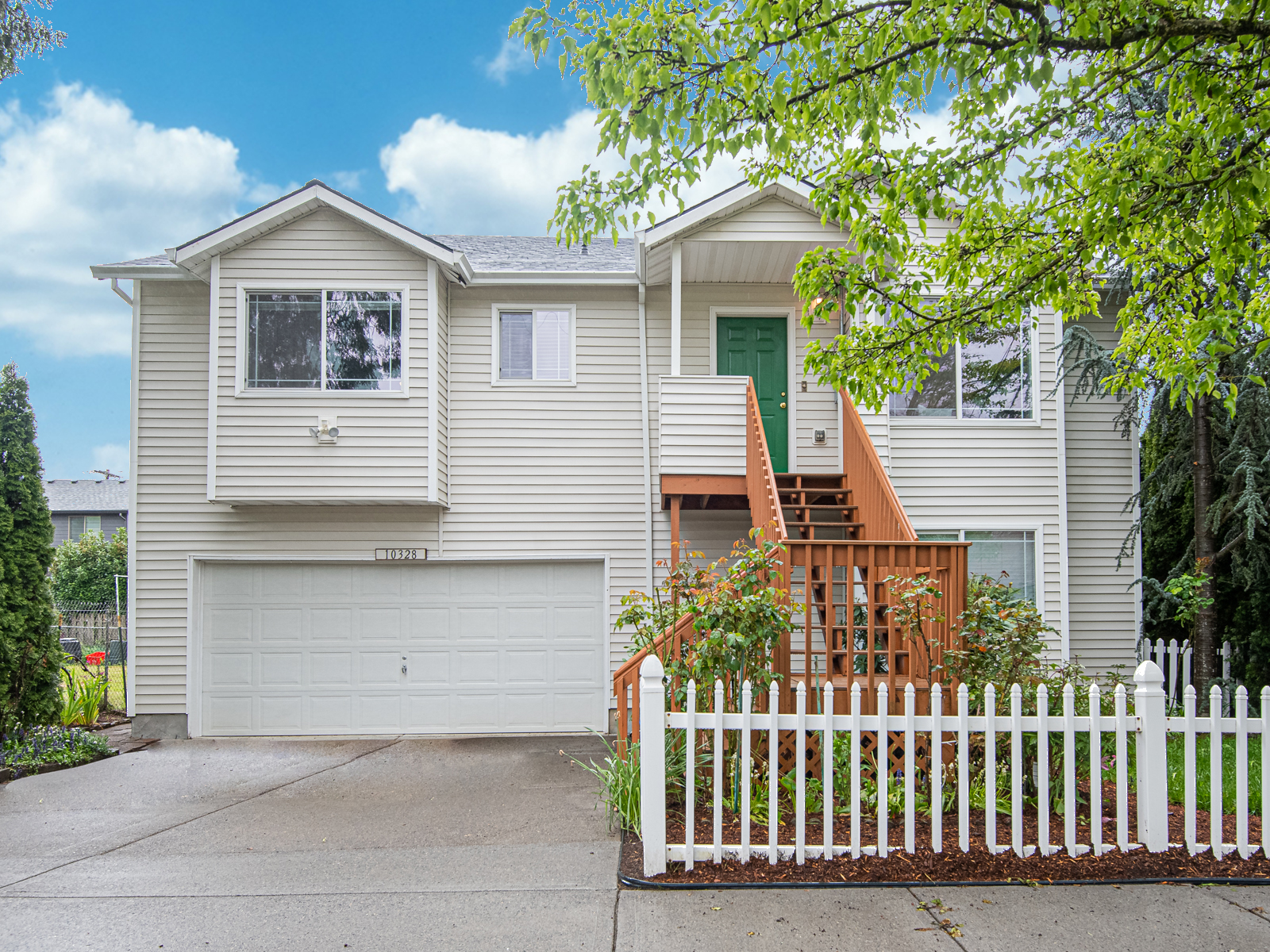 Just Listed: Turnkey + Room to Grow in Lents!