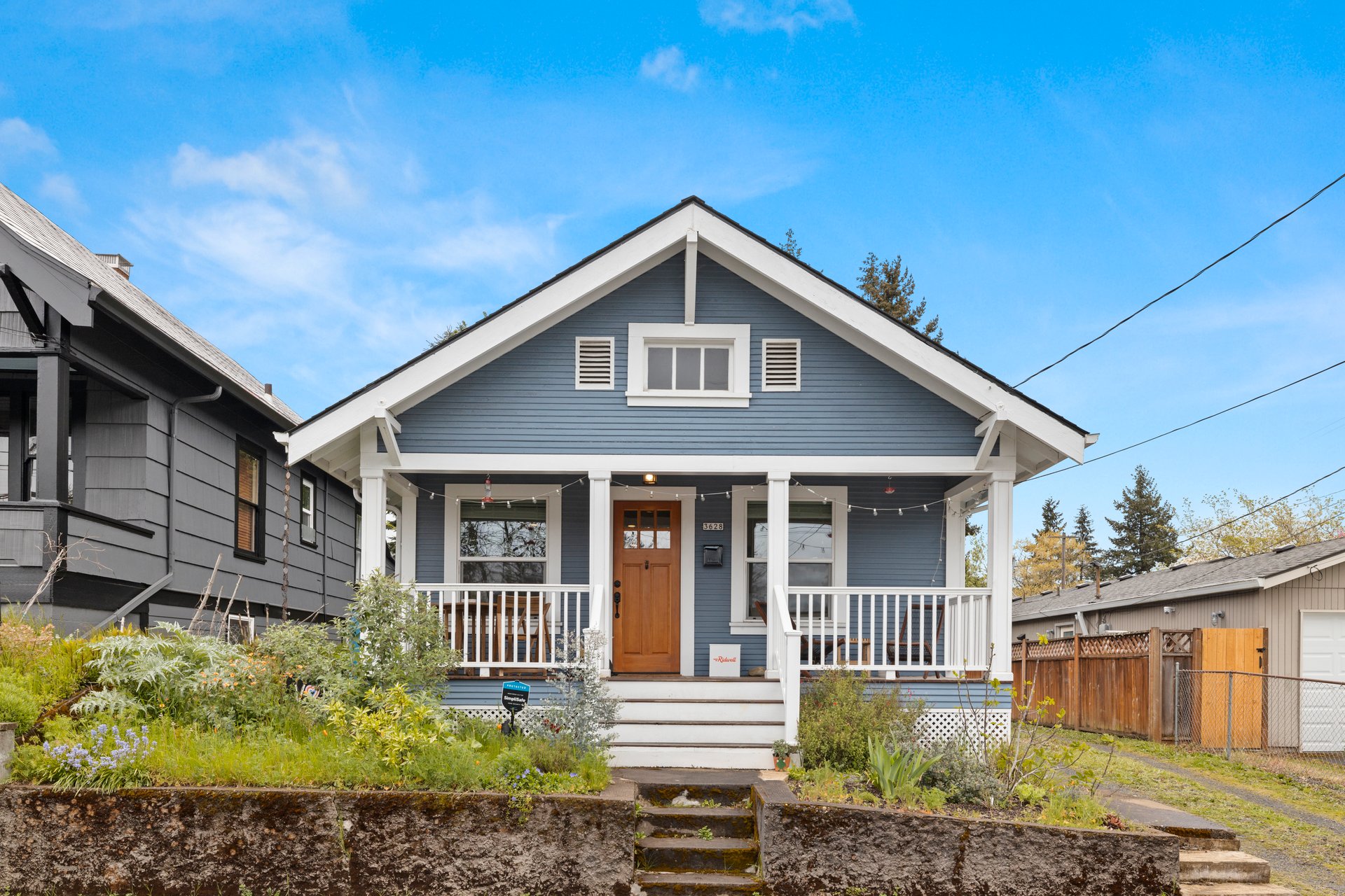 Bittersweet but happy Living Room Realty