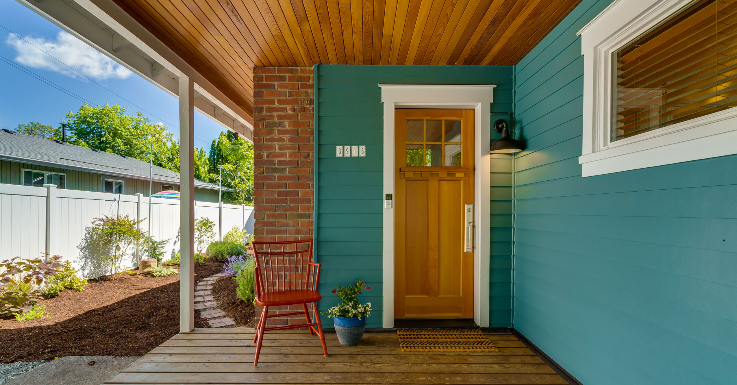 Marvelous Milwaukie Bungalow