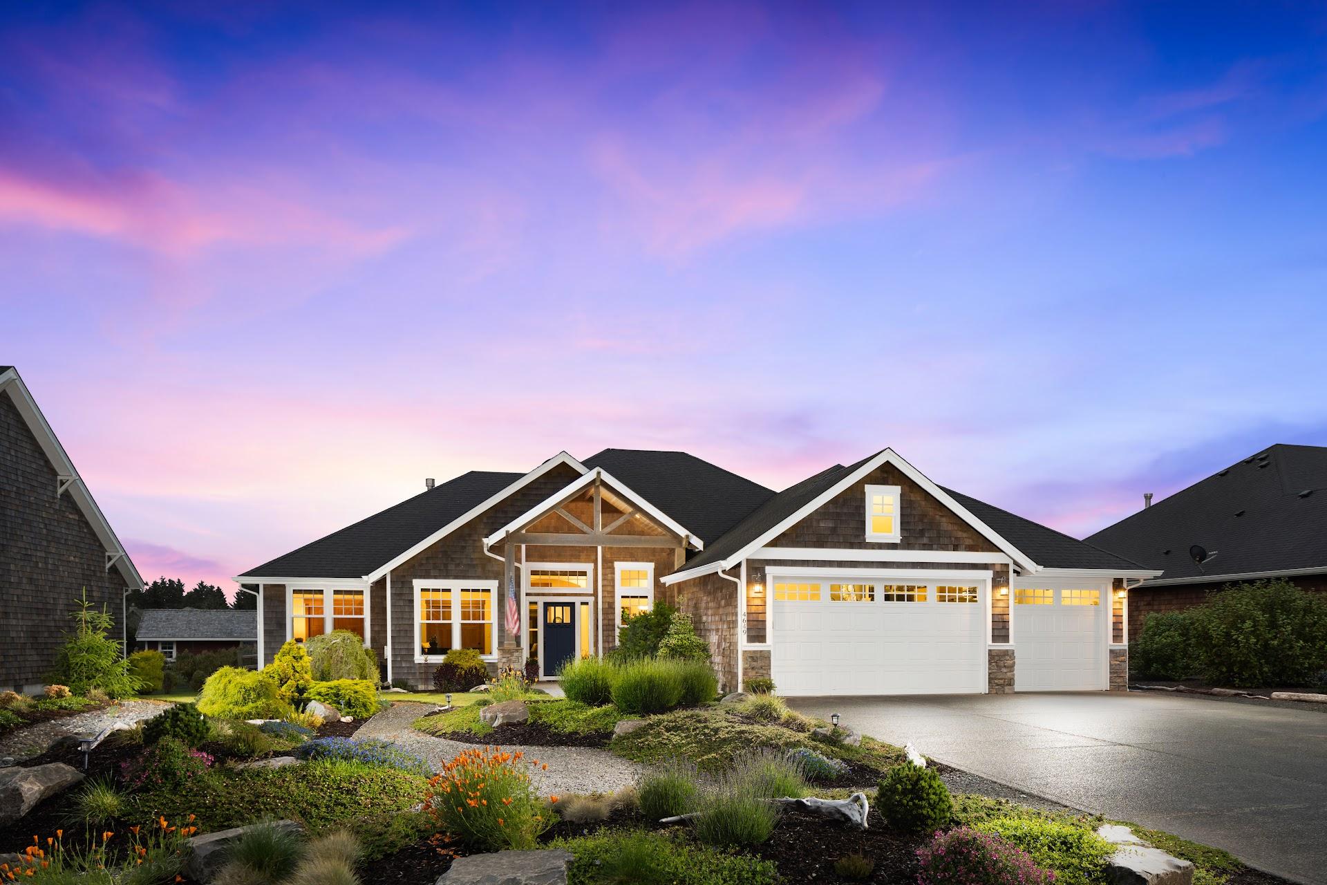 Single Level Home In Gearhart Living Room Realty