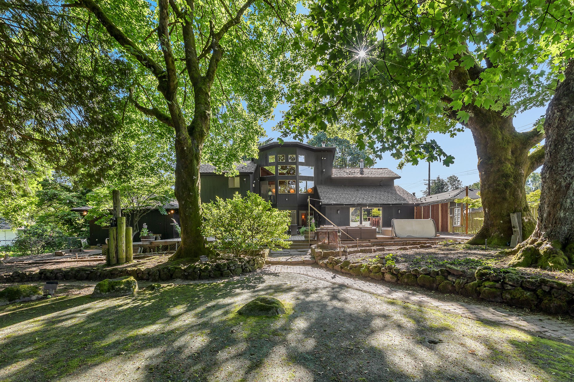 JUST LISTED! West Slope Wonder House Living Room Realty