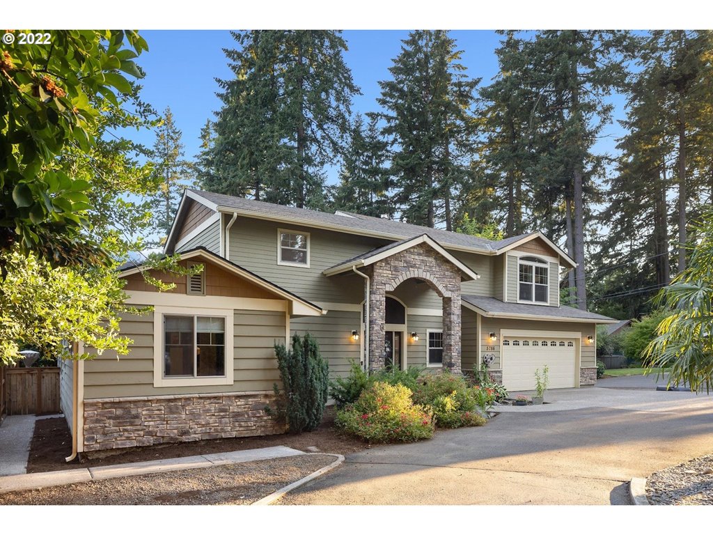 Dreamy Custom Home in Lake Oswego Living Room Realty