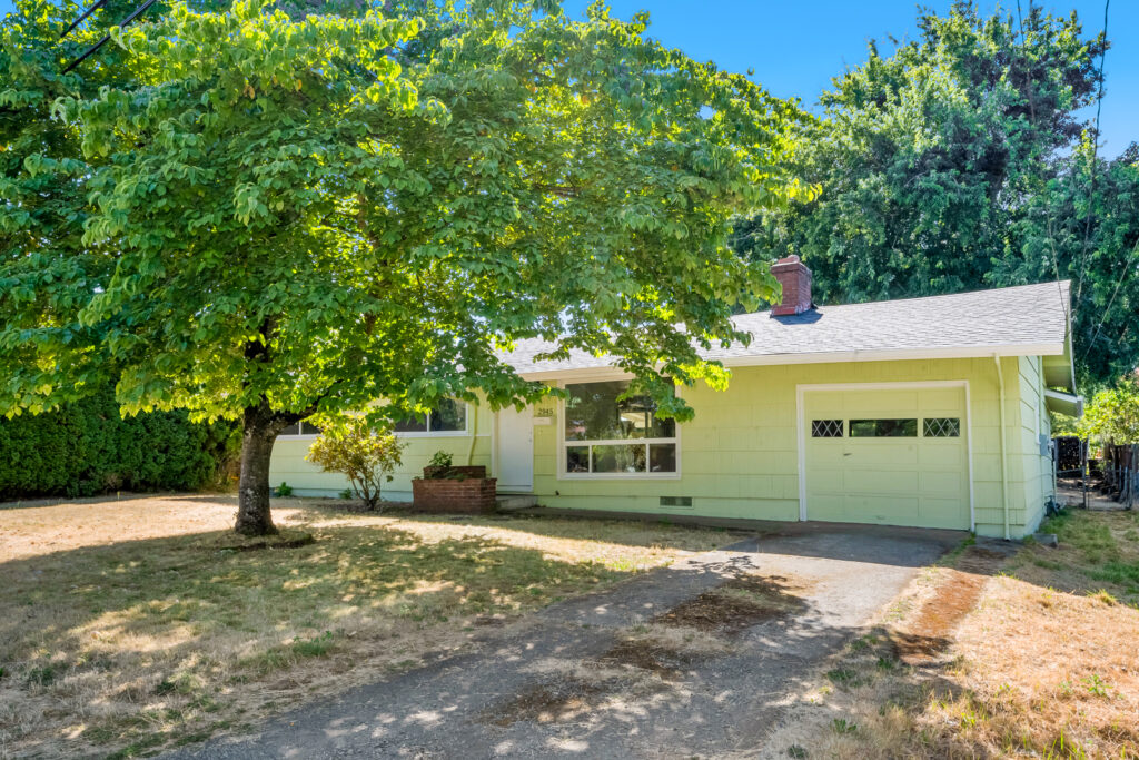 Just Listed Parkrose Heights Ranch Sweet as Sorbet! Living Room Realty