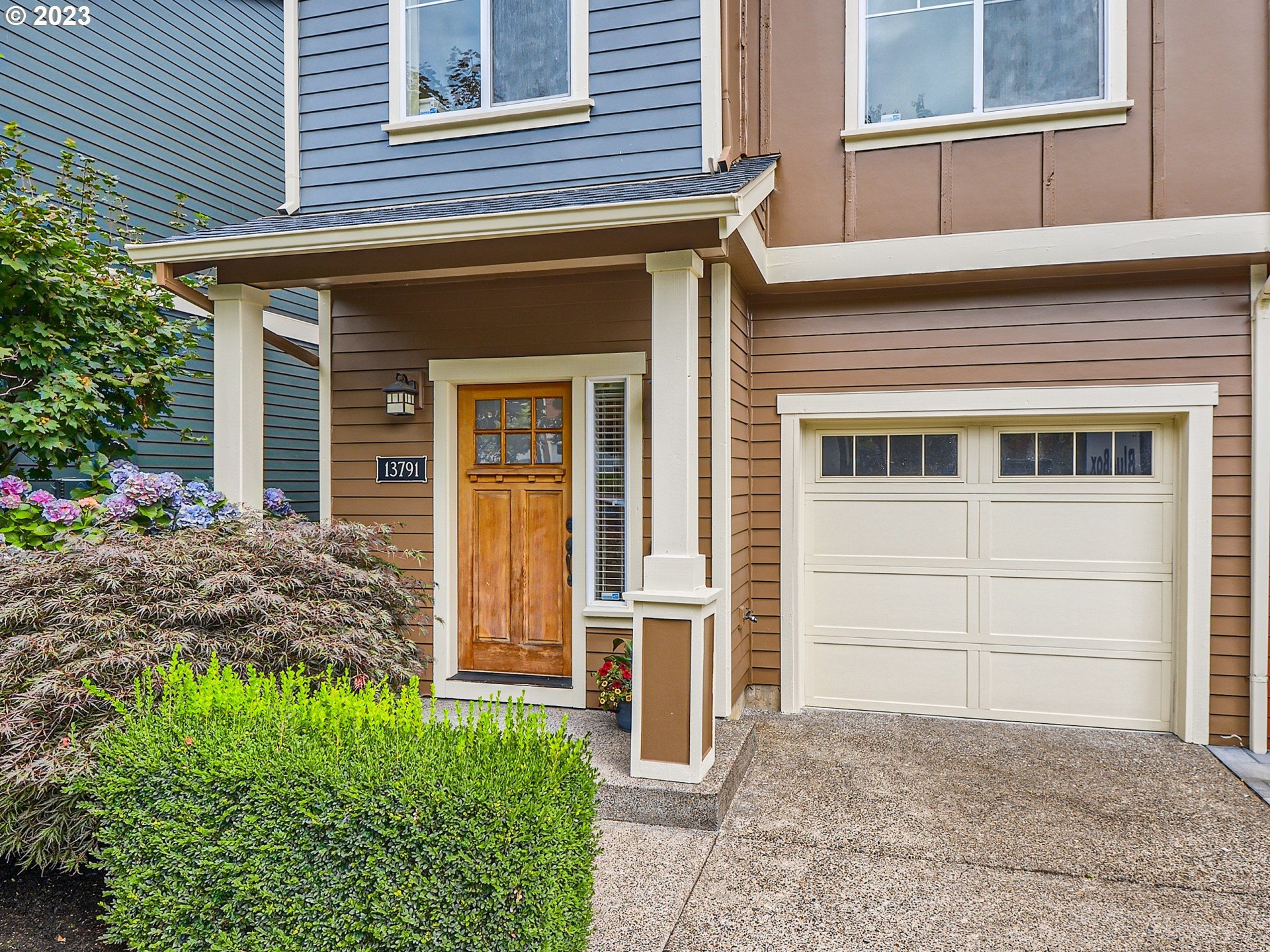 Just Sold Perfect Tigard Townhouse Living Room Realty