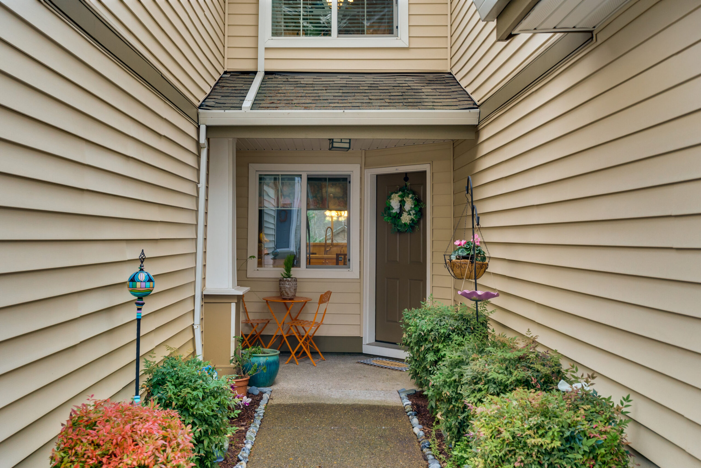 Bright and airy Townhome in Tigard – $415,000